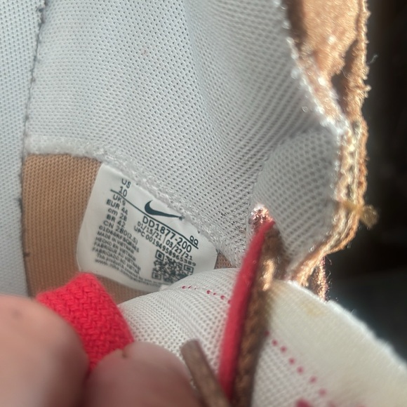 Nikes - Picture 2 of 5